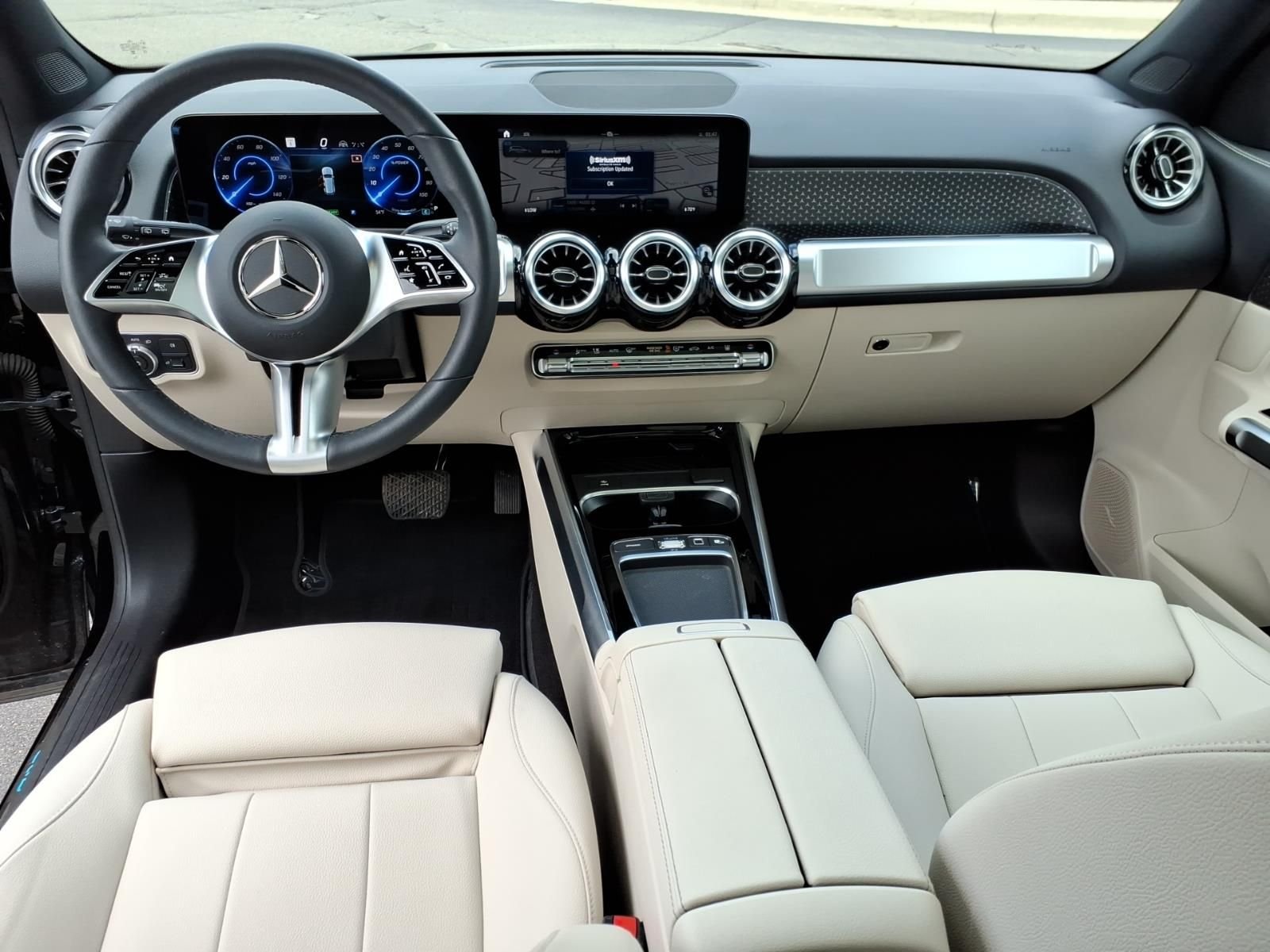 Certified Used 2025  Mercedes-Benz 350 image 14