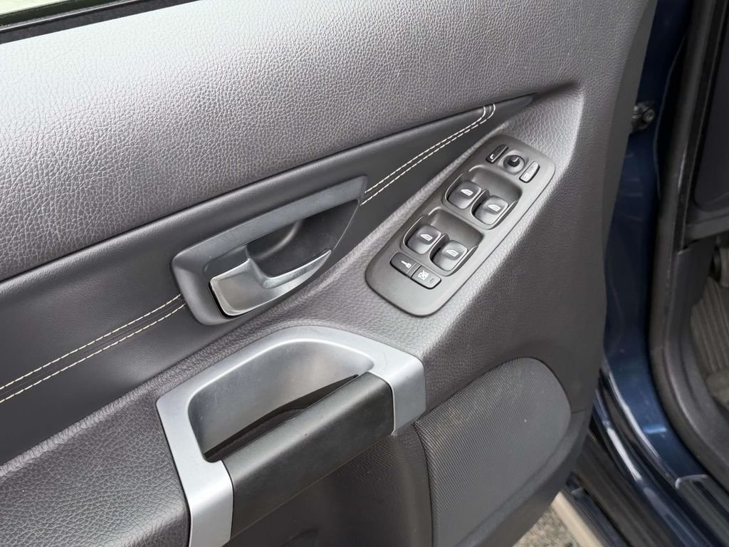 Used 2014 Blue Volvo 3.2 image 18