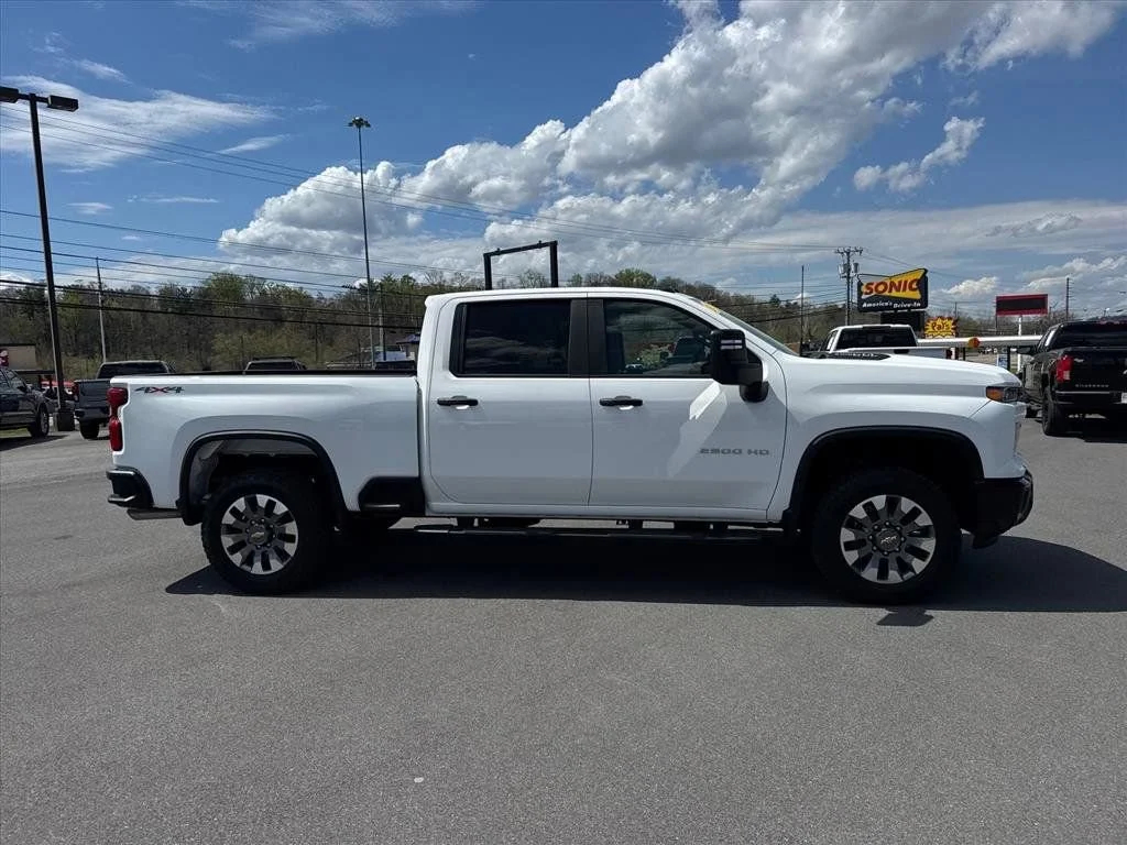2025 Chevrolet Silverado 2500HD Custom - Photo 6