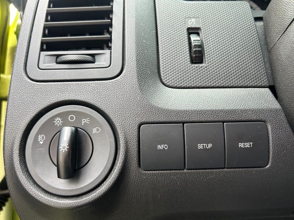 Used 2011 Lime Squeeze Metallic Ford XLT image 14