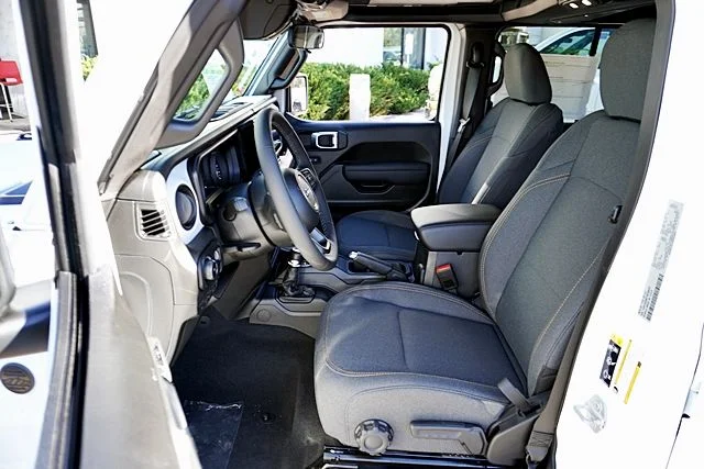 New 2026 Bright White Clear-Coat Exterior Paint Jeep Sport S image 22