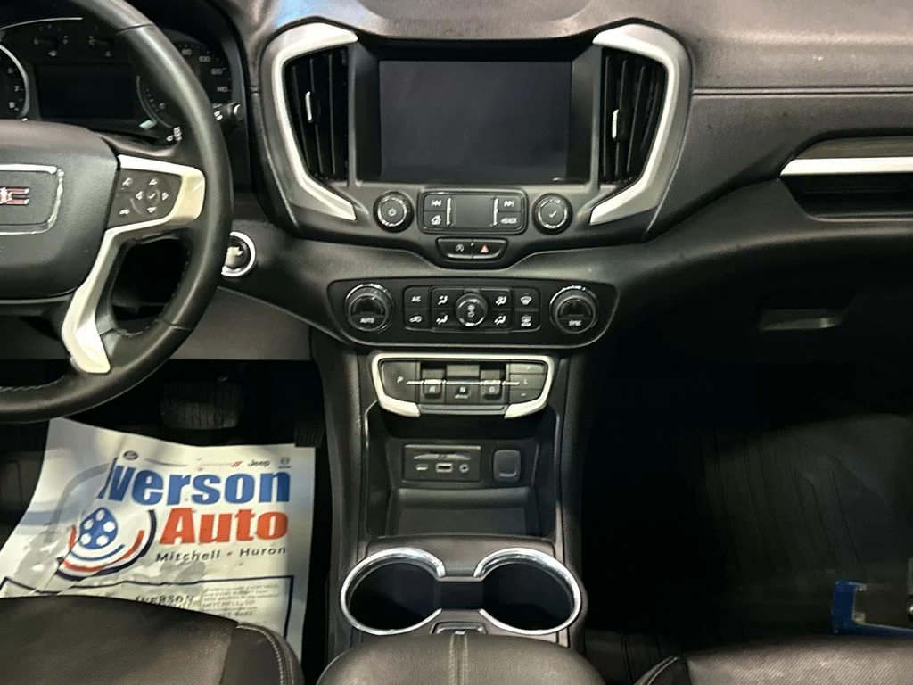 Used 2023 White GMC SLT image 30