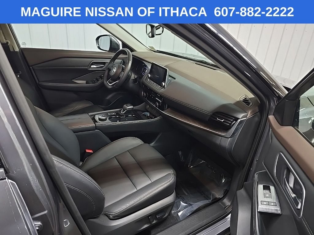 Used 2021 Gray Nissan SL image 16