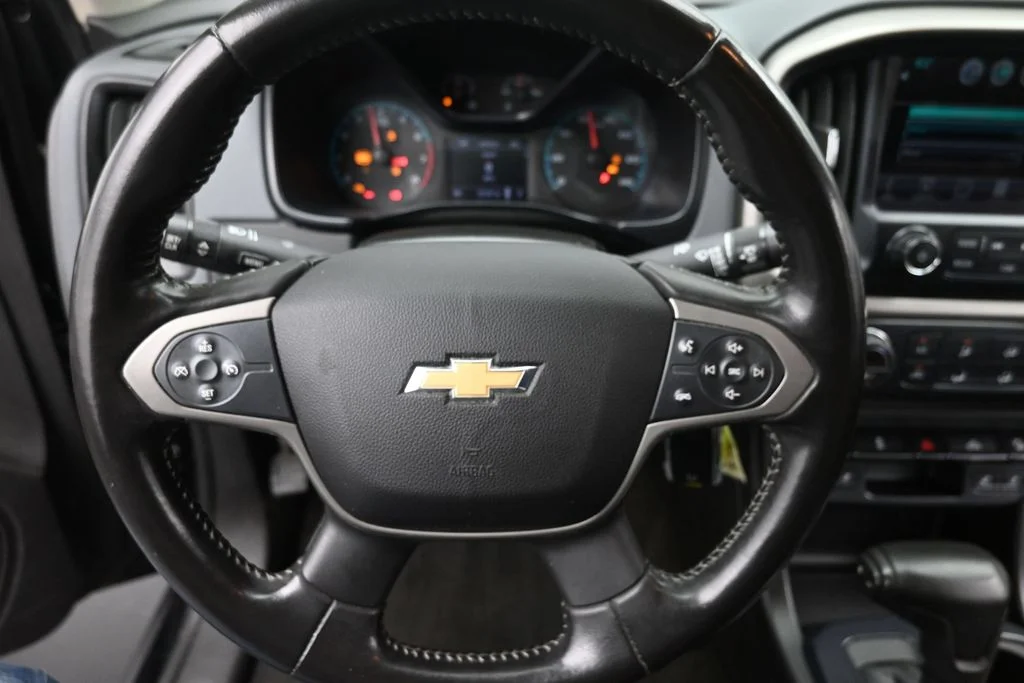 Used 2015 Black Chevrolet Z71 image 17