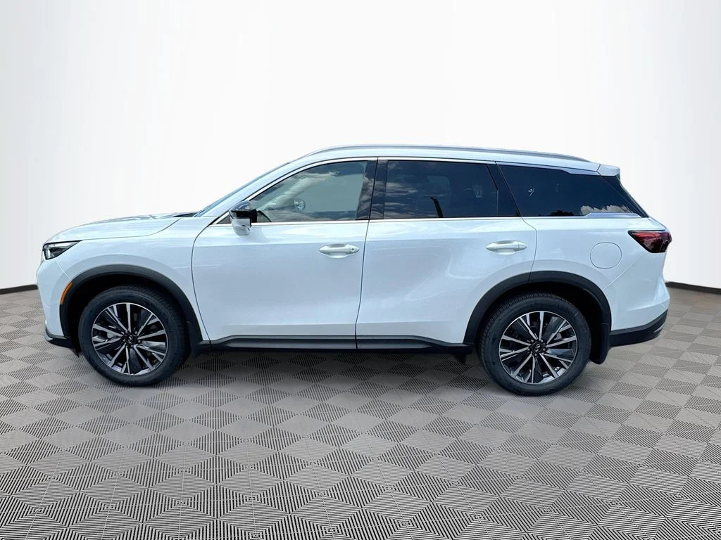 New 2027 RADIANT WHITE INFINITI Luxe FWD image 8