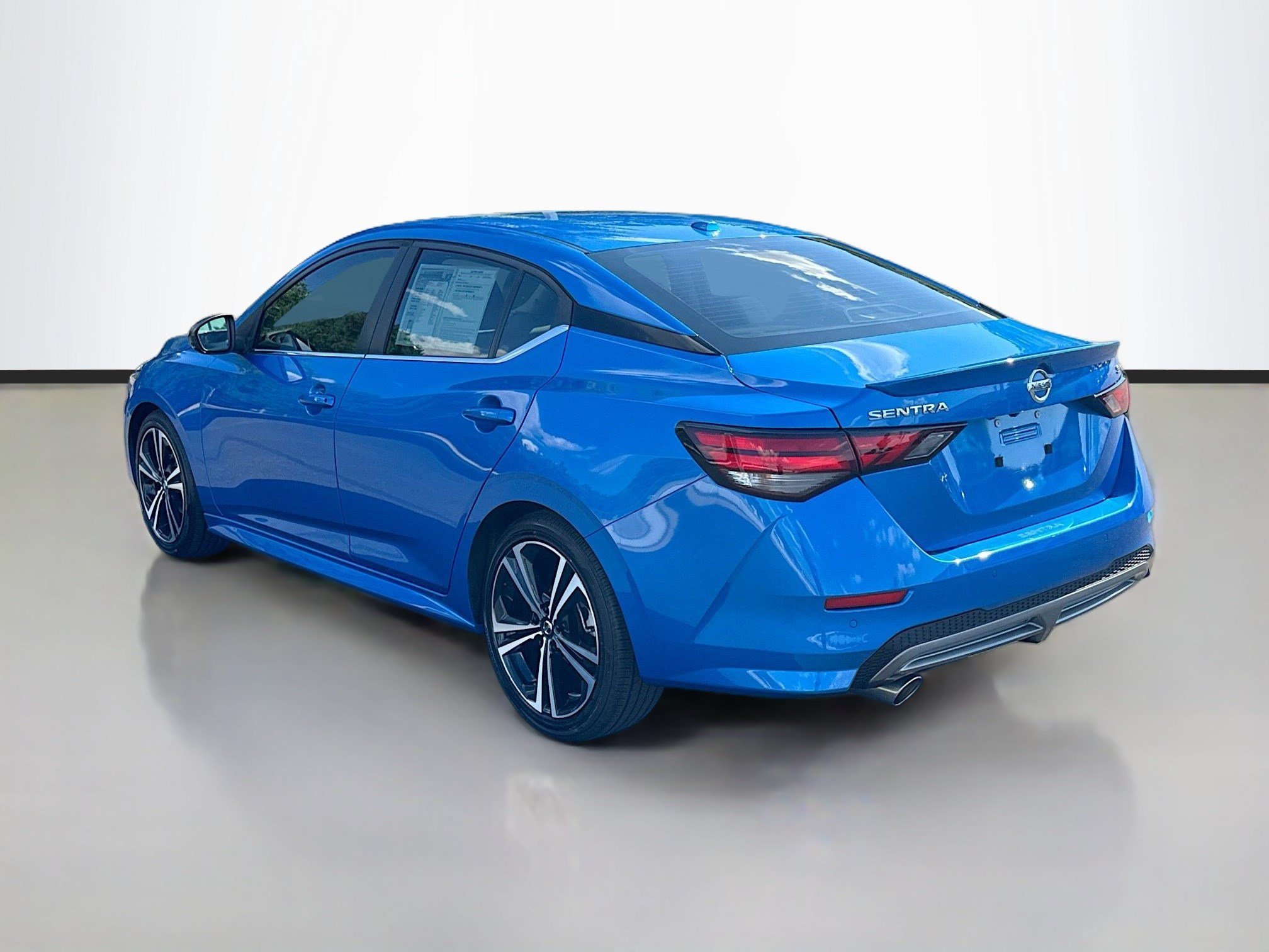 Used 2021 Electric Blue Metallic Nissan SR image 5
