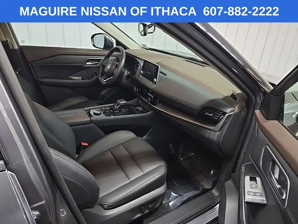Used 2021 Gray Nissan SL image 16