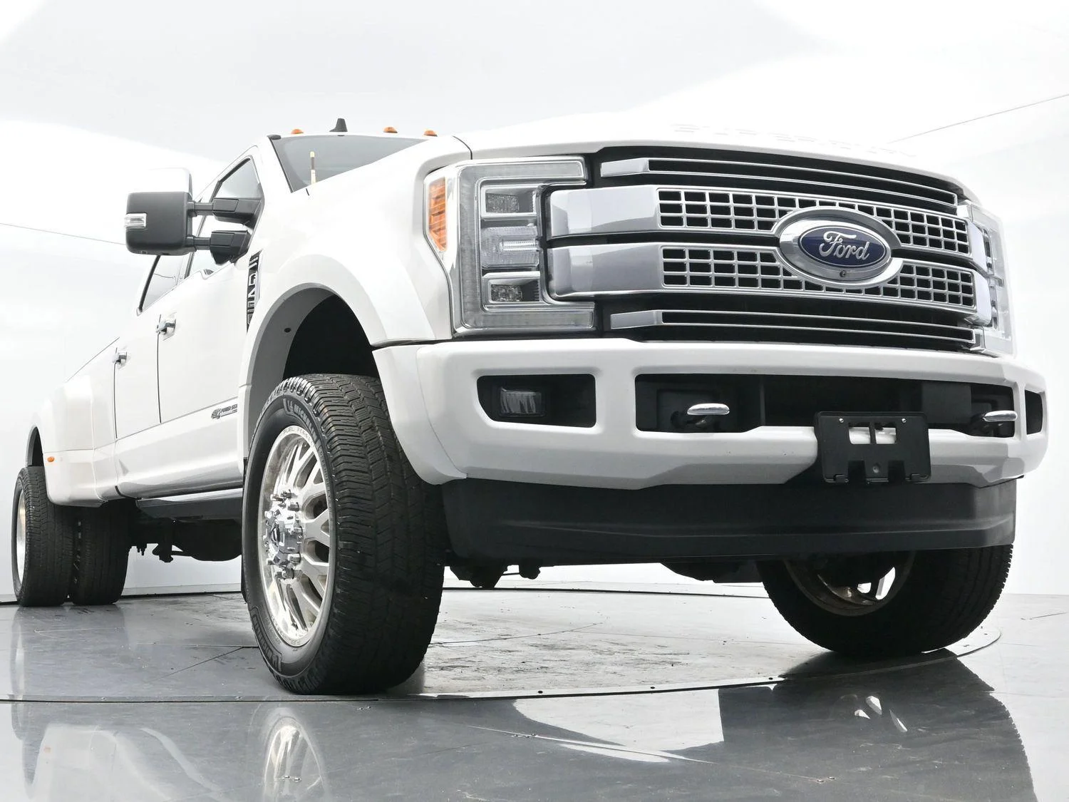 Used 2019 White Platinum Metallic Tri-Coat Ford Platinum image 50