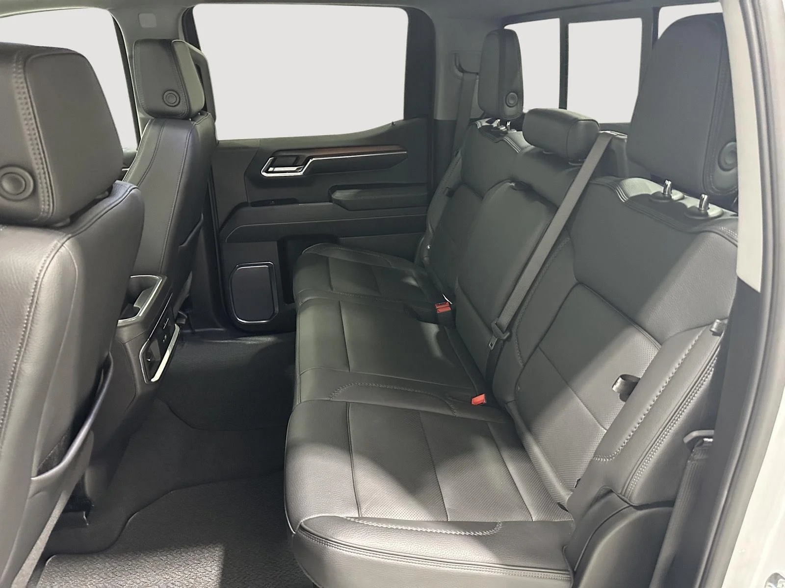 Used 2024 White Frost Tricoat GMC Denali image 25