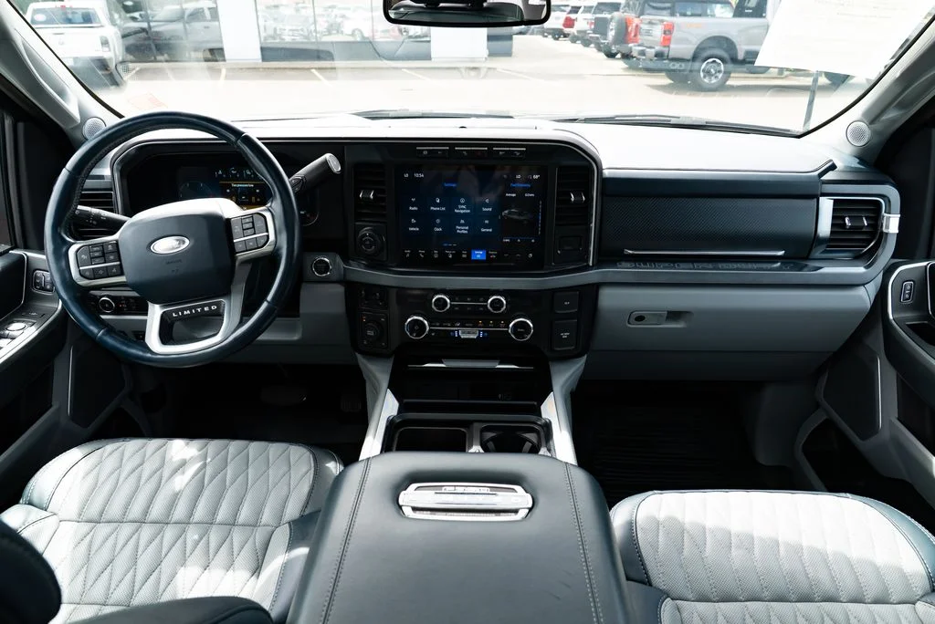 Used 2023  Ford Limited image 9