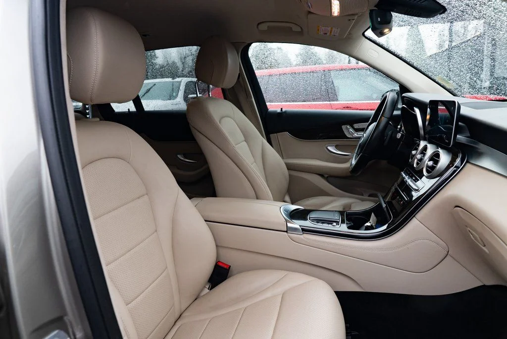 Used 2021 Gray Mercedes-Benz GLC 300 image 18