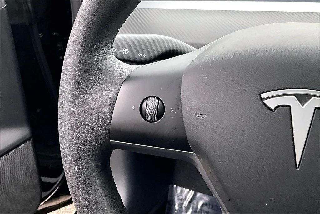 Used 2023  Tesla Performance image 11