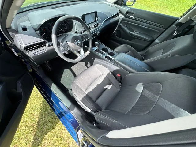 Used 2021 Blue Nissan 2.5 S image 15
