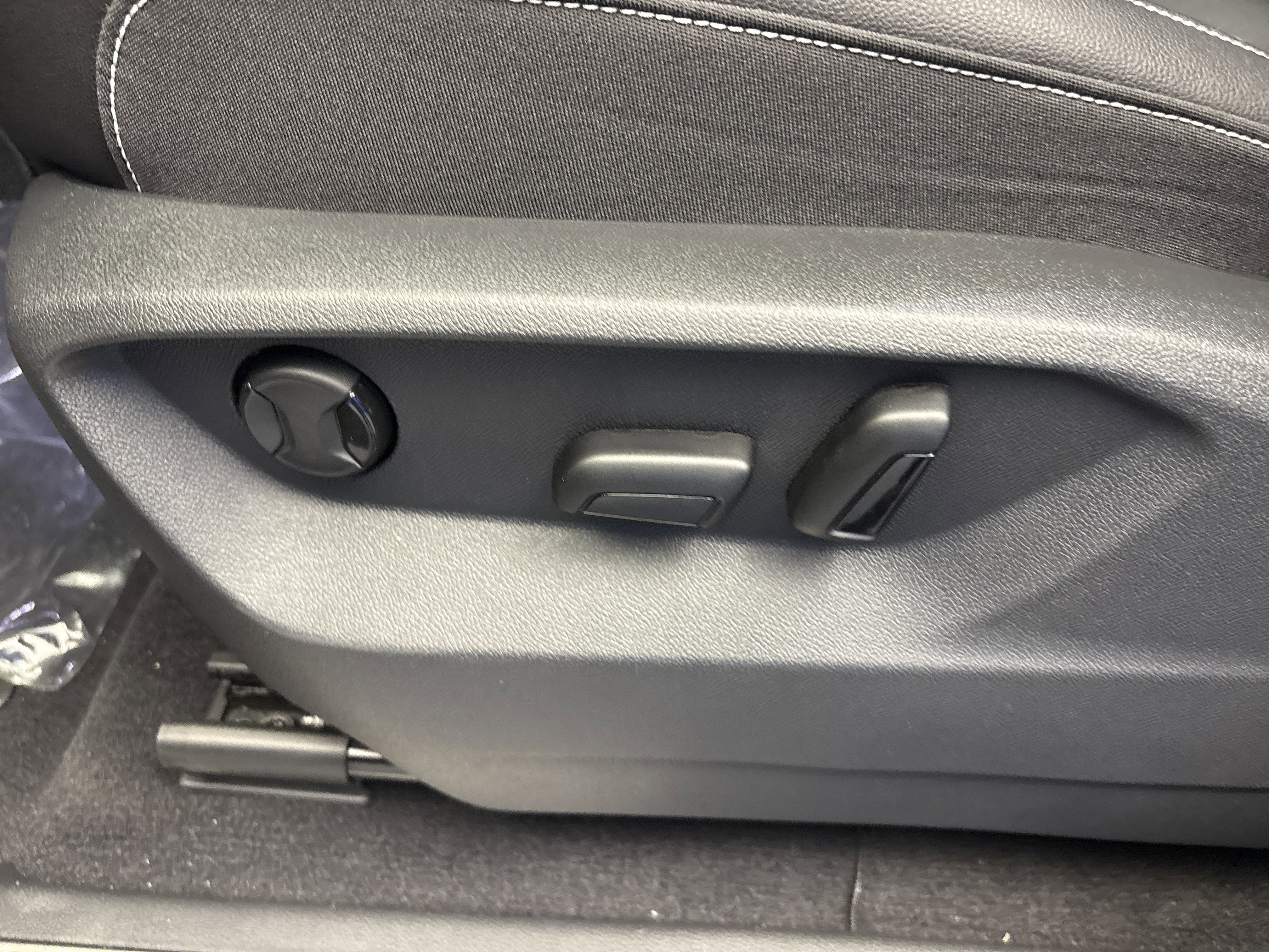 2026 Volkswagen Atlas SE w/Tech - Photo 13