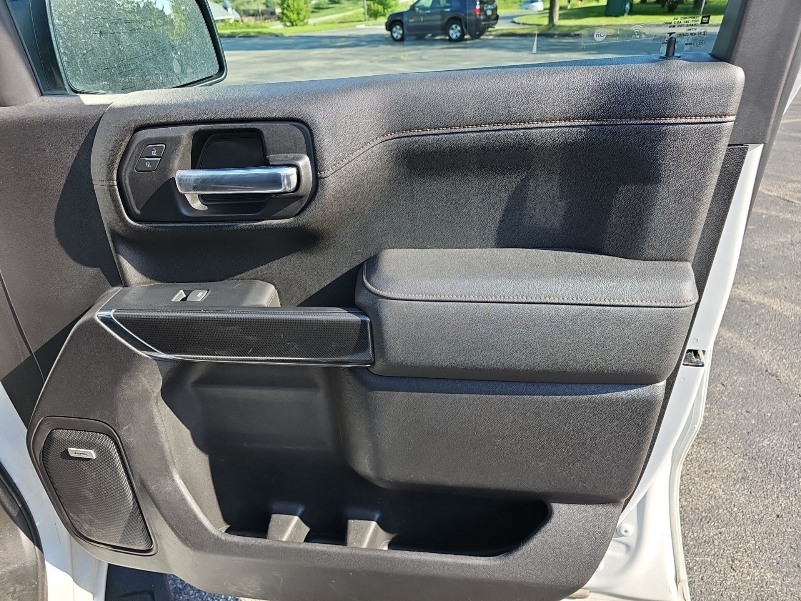 Used 2022 Summit White GMC AT4 image 13