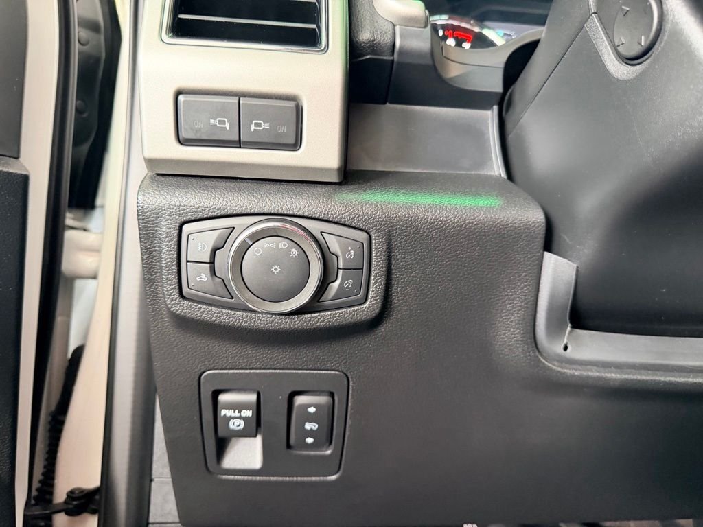 Used 2020 White Ford Lariat image 20