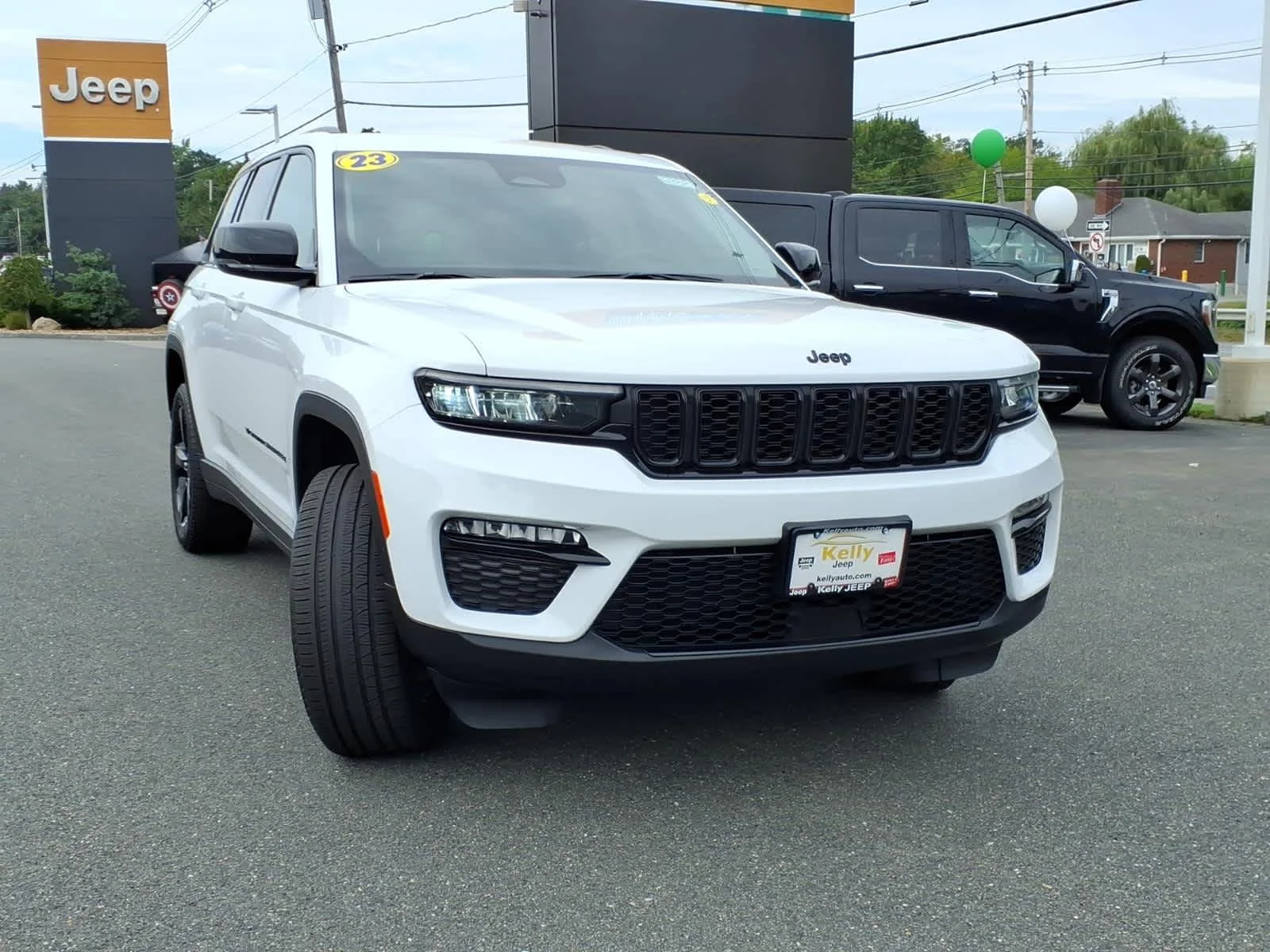 Used 2023 Bright White Clearcoat Jeep Limited image 4