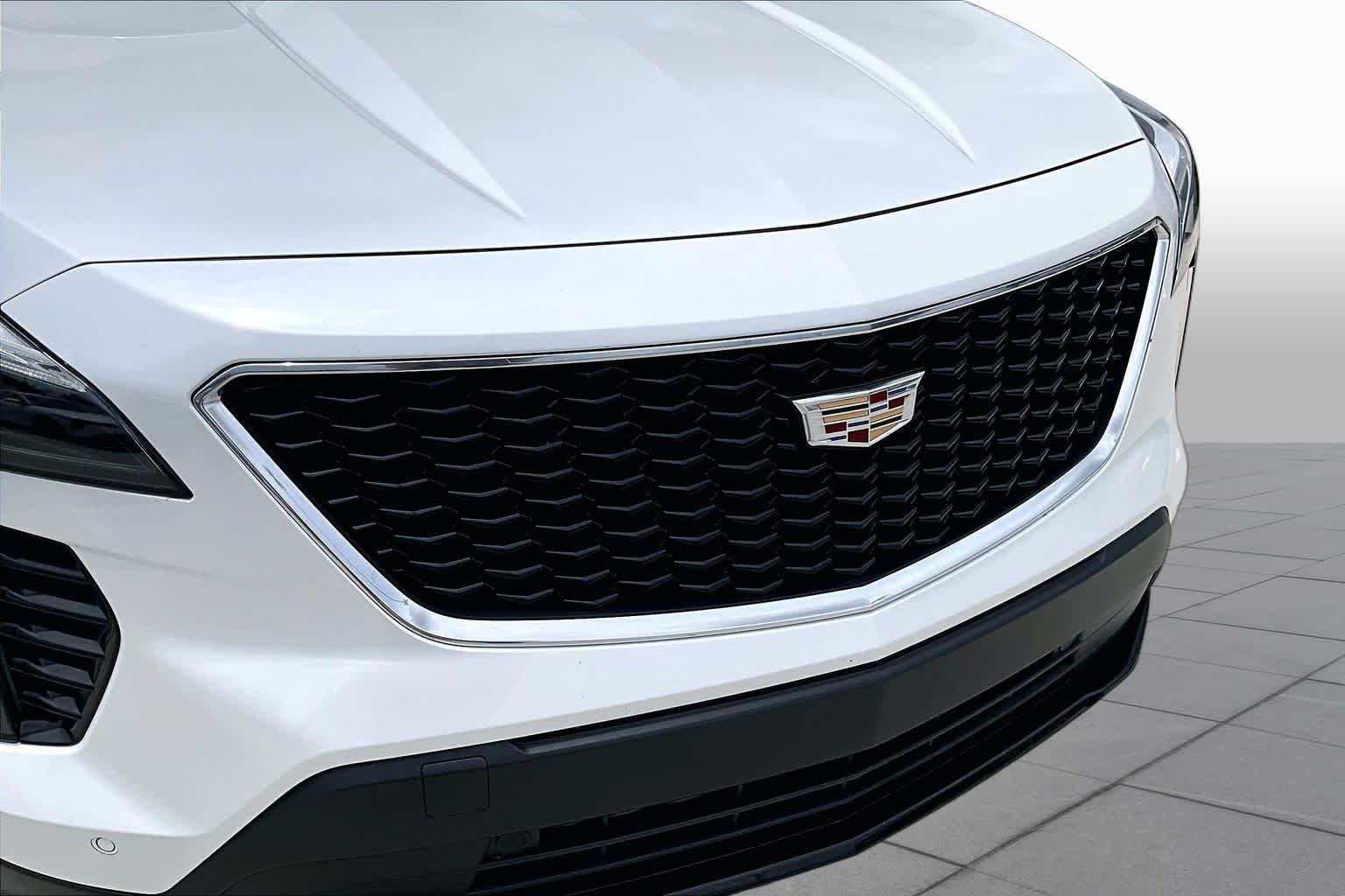 Used 2023 Crystal White Tricoat Cadillac FWD Sport image 28