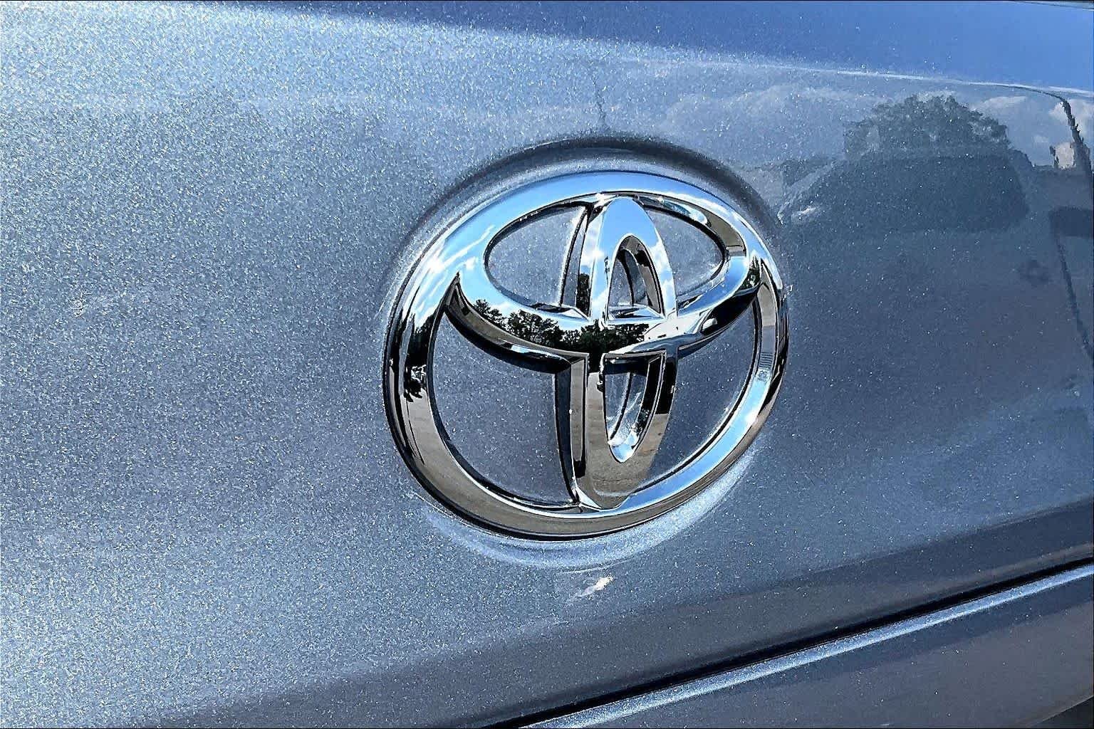 Used 2026 Celestite Toyota L image 31