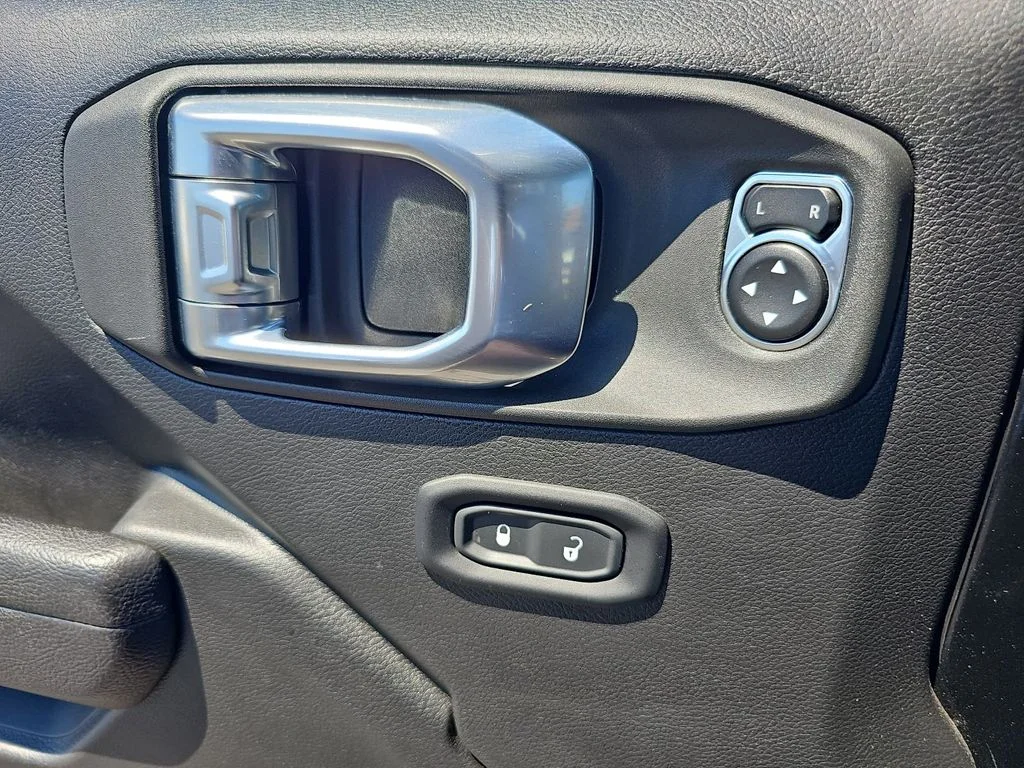 Used 2022 Black Jeep Unlimited Sport Altitude image 27
