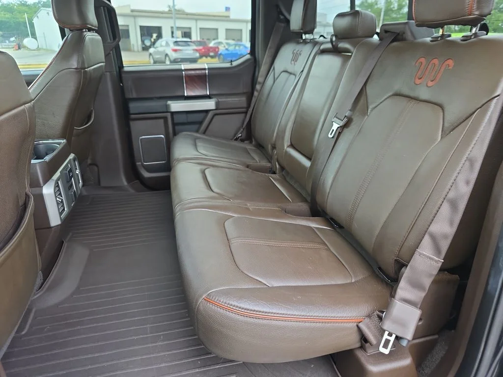 Used 2015  Ford King Ranch image 35