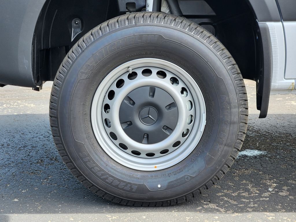 New 2026 ARCTIC WHITE Mercedes-Benz CARGO image 20