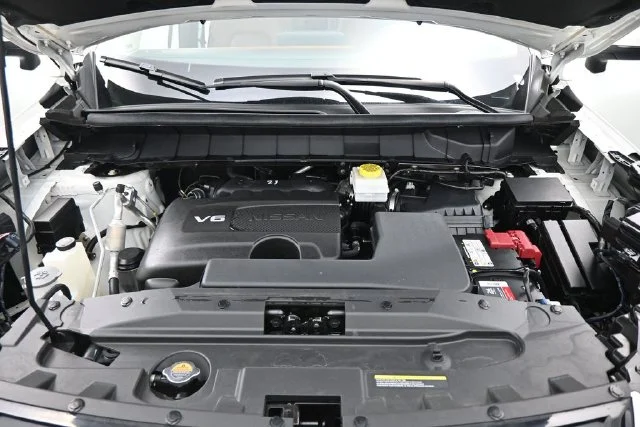 Used 2024 White Nissan Platinum image 32