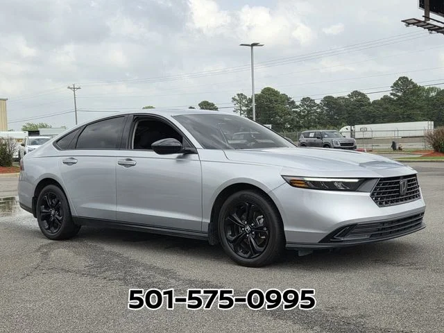 Used 2025  Honda SE image 5
