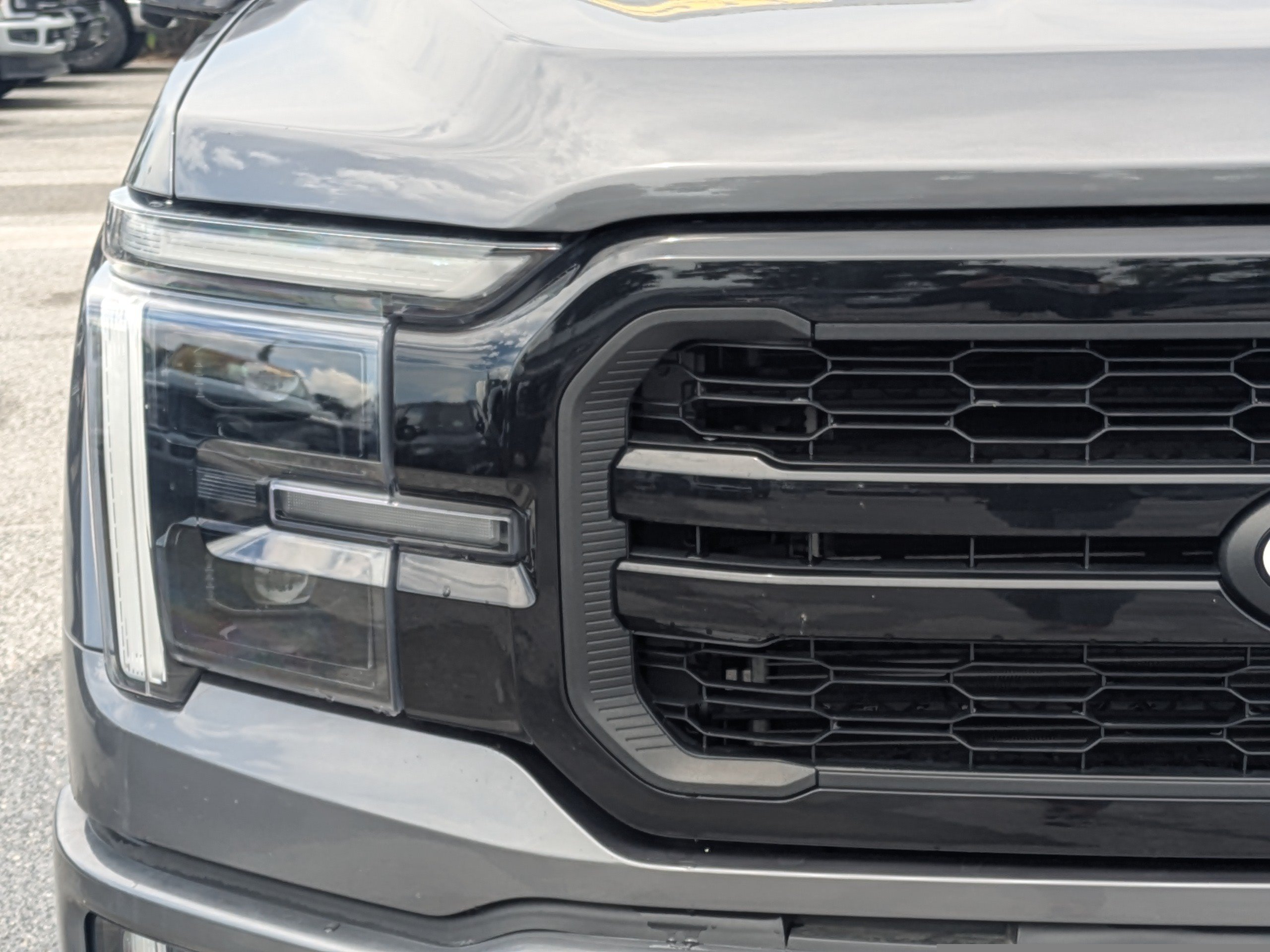 Used 2024  Ford LARIAT image 10