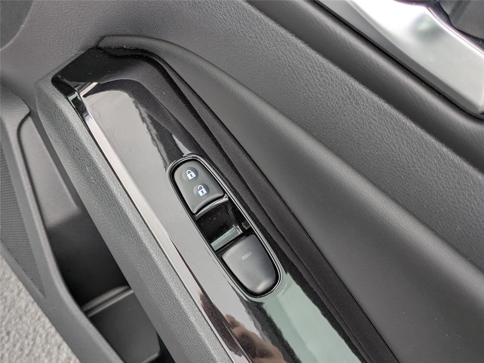 Used 2023 Brilliant Silver Metallic Nissan 2.5 SV image 21