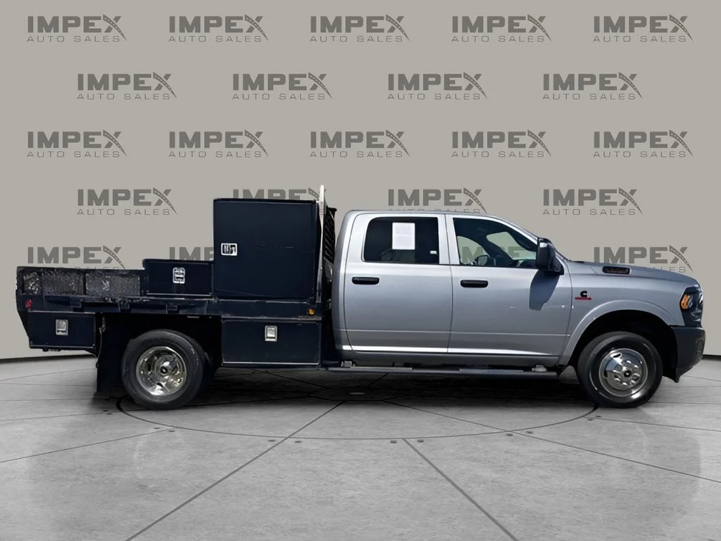Used 2023 Silver Ram Tradesman image 1