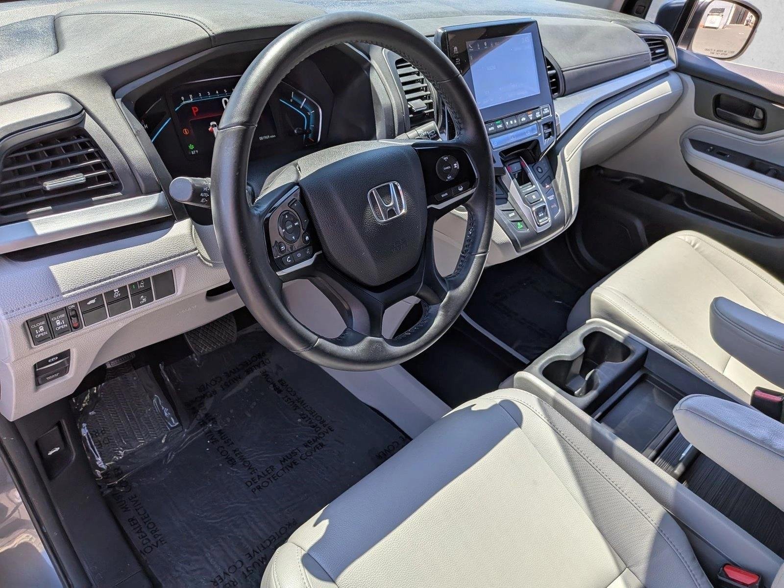 Used 2018 Silver/Gray Honda EX-L image 10