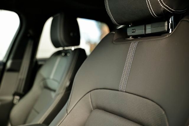 2026 Jaguar F-Pace R-Dynamic S - Photo 19