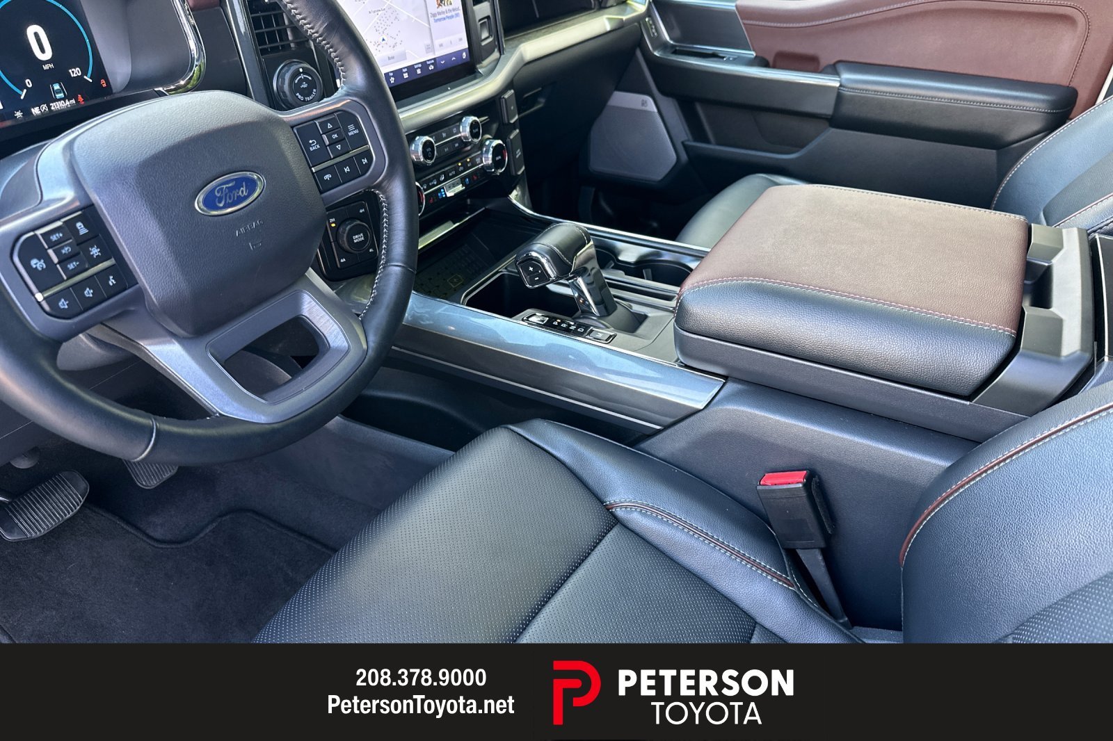Used 2023  Ford Lariat image 9