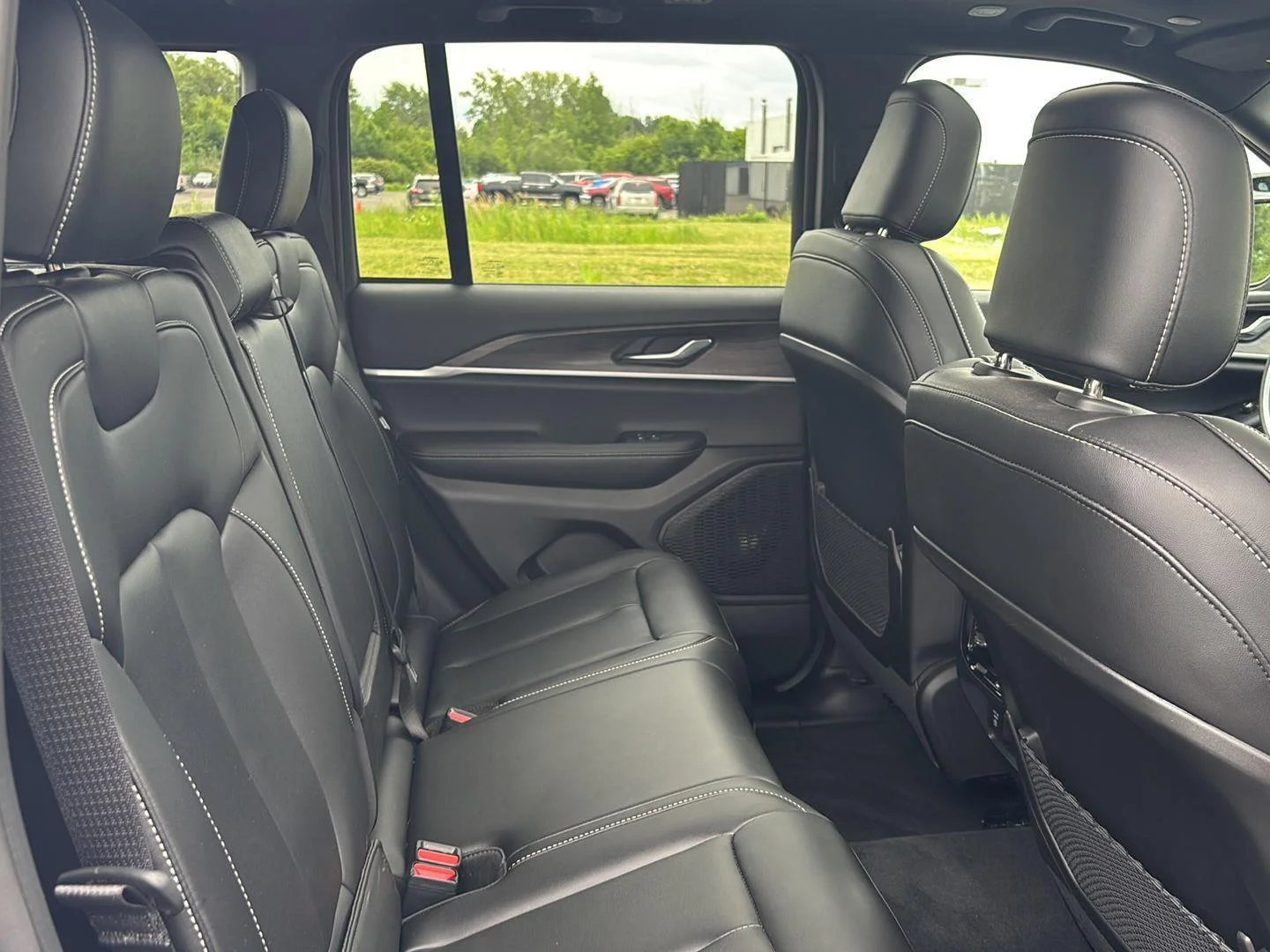 Used 2025 Silver Zynith Jeep Limited image 34