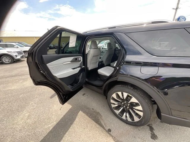 New 2026 Agate Black Metallic Ford Platinum™ image 36