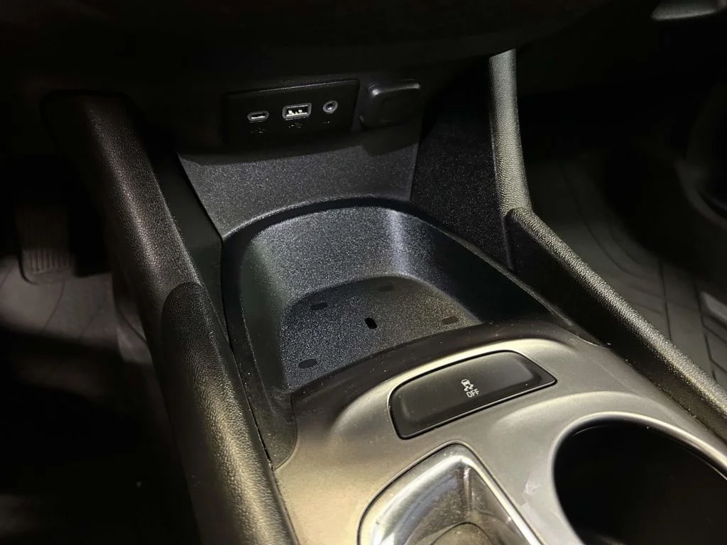 Used 2022 Black Chevrolet LS image 21