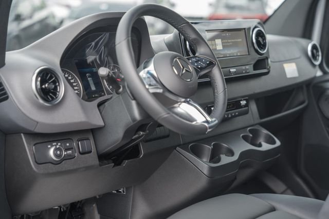 New 2026 Arctic White Mercedes-Benz Cargo 170 WB image 20