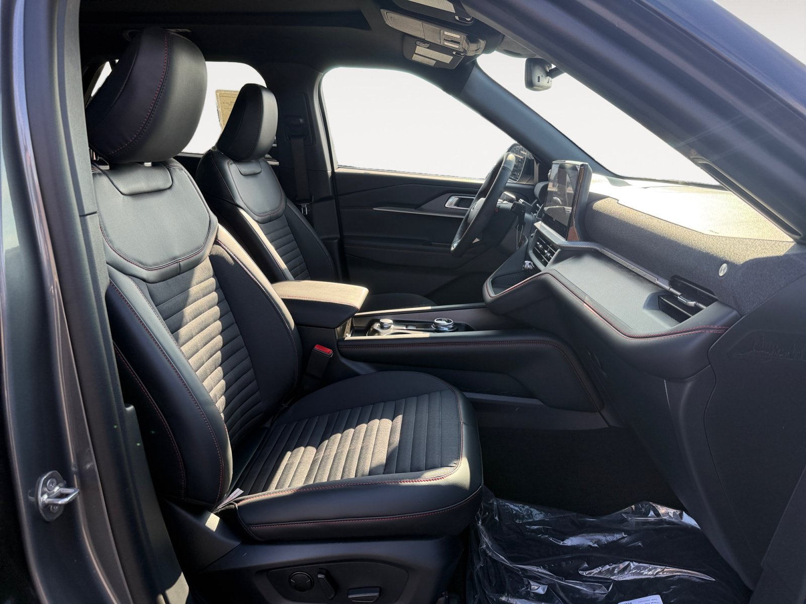 New 2026 CARBONIZED GRAY METALLIC Ford ST-Line image 19