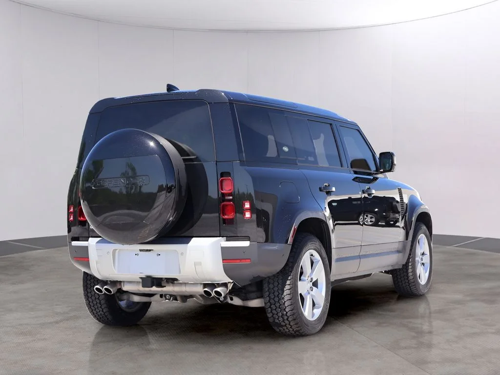 Certified Used 2024 Santorini Black Metallic Land Rover SE image 7