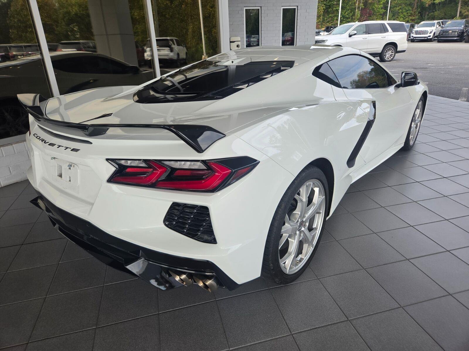 Used 2020 ARCTIC WHITE Chevrolet 2LT image 5