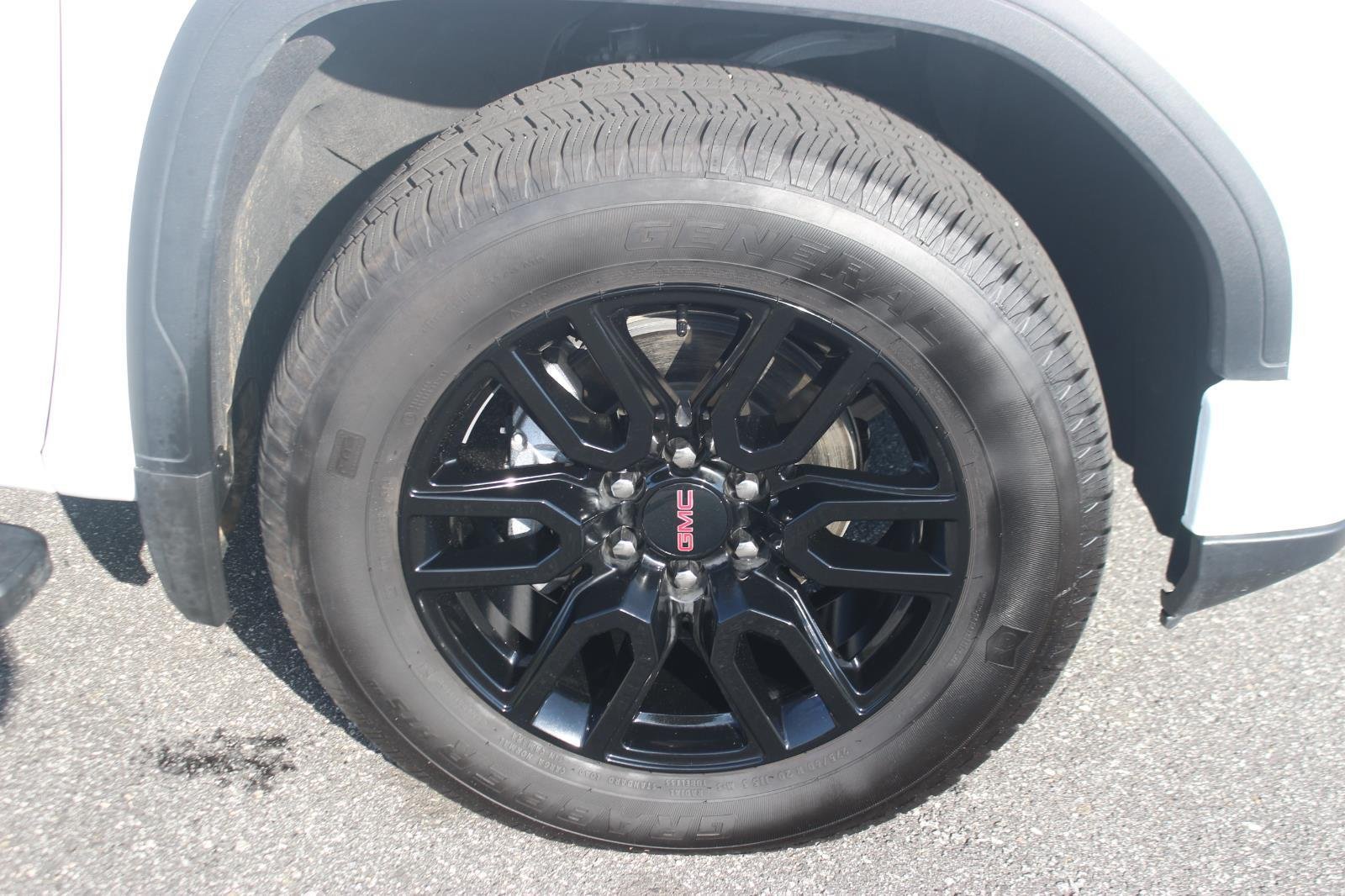 Used 2024 Summit White GMC Elevation image 36