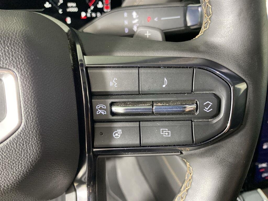 Used 2025 Onyx Black GMC AT4 image 19