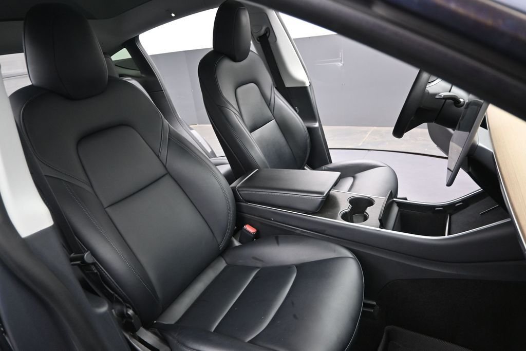 Used 2020  Tesla Performance image 22