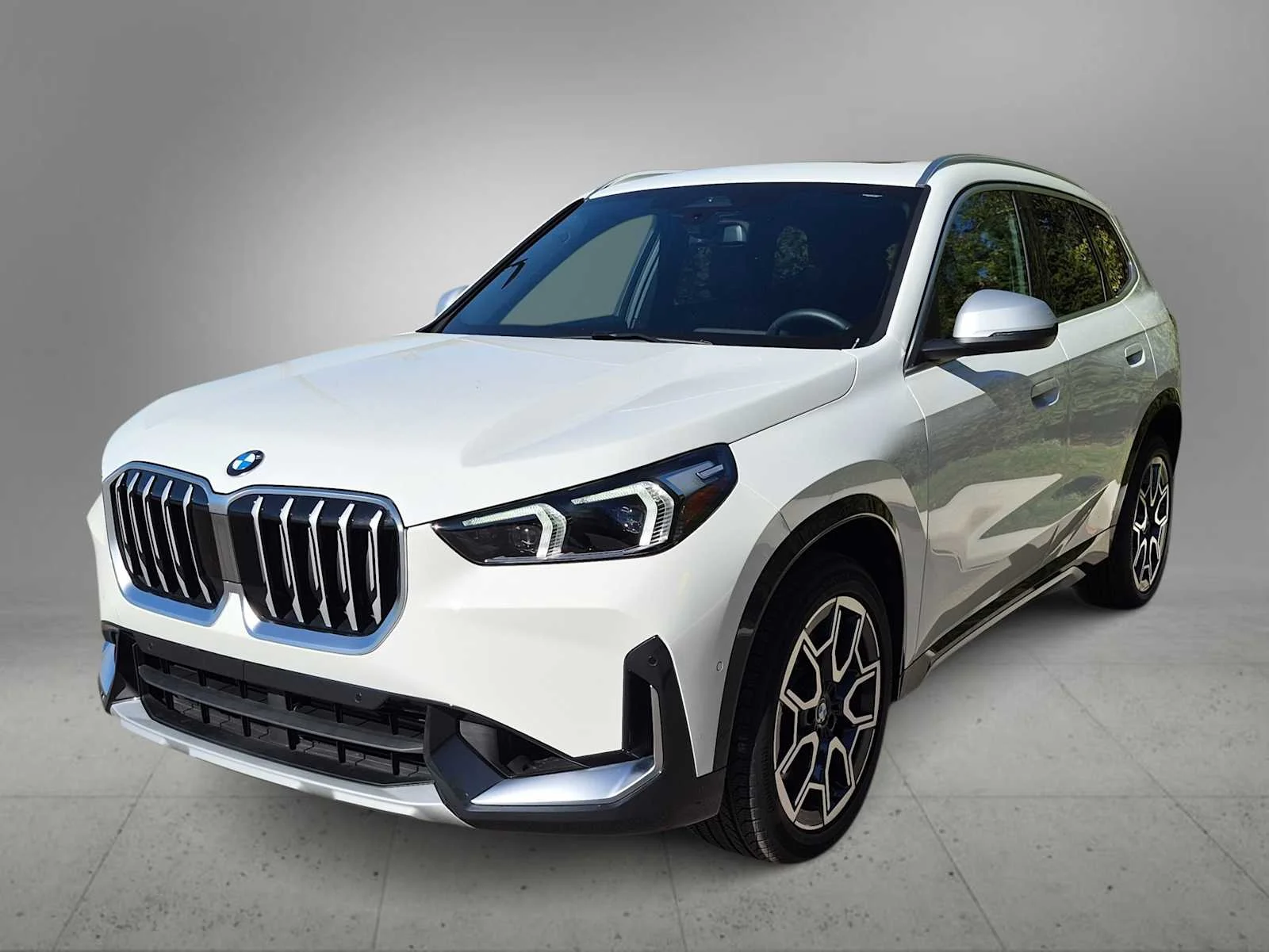 Used 2024 Alpine White BMW xDrive28i image 4