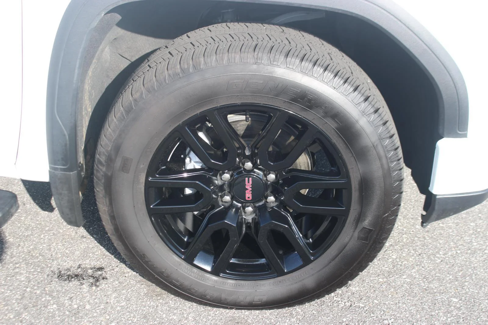 Used 2024 Summit White GMC Elevation image 36