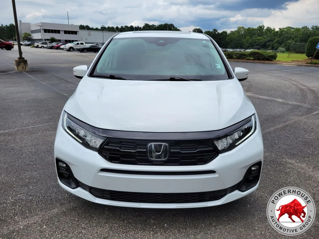 Used 2025 White Honda Touring image 9