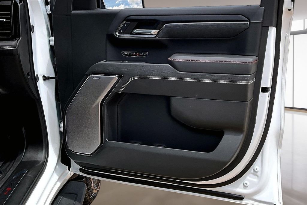 Used 2024 White GMC AT4X image 19