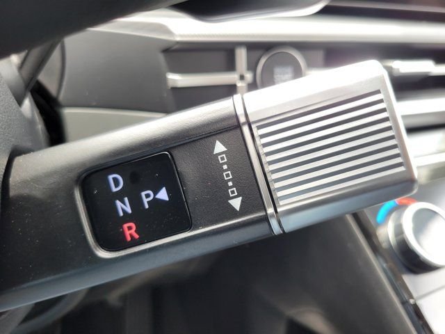 New 2027 Silver Hyundai SEL FWD image 18