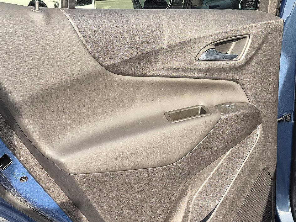 Used 2024 Lakeshore Blue Metallic Chevrolet LT image 27